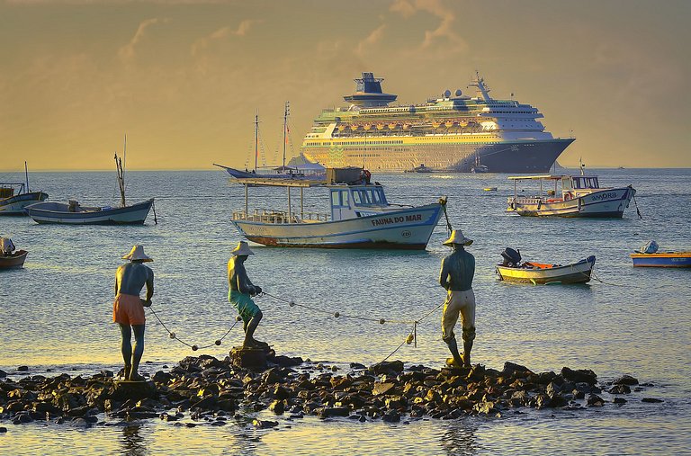 Beautiful Downtown Apartment 10 Minutes from Rua das Pedras