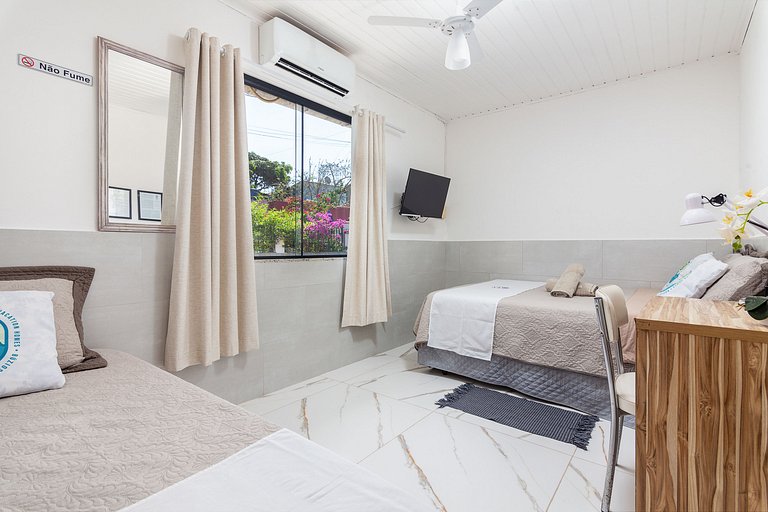 Beautiful Downtown Apartment 10 Minutes from Rua das Pedras