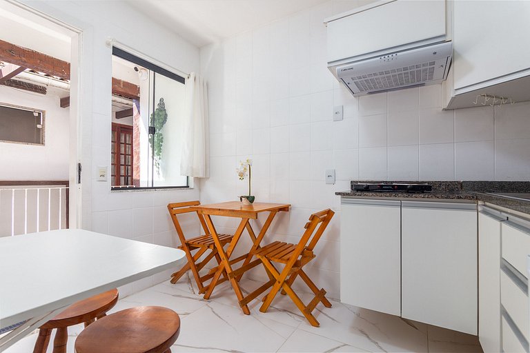 Beautiful Downtown Apartment 10 Minutes from Rua das Pedras